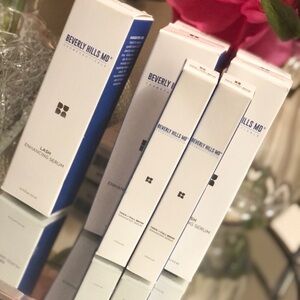 Lash and brow Enhancer / Growth Serum
Kindly indicate which you’d like